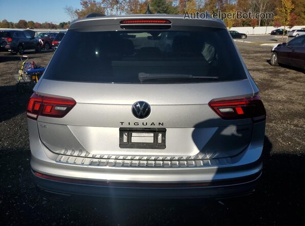 3VV8B7AX9NM053920 2022 VOLKSWAGEN TIGUAN Silver Rear view