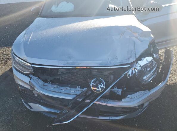 3VV8B7AX9NM053920 2022 VOLKSWAGEN TIGUAN Silver Engine compartment view