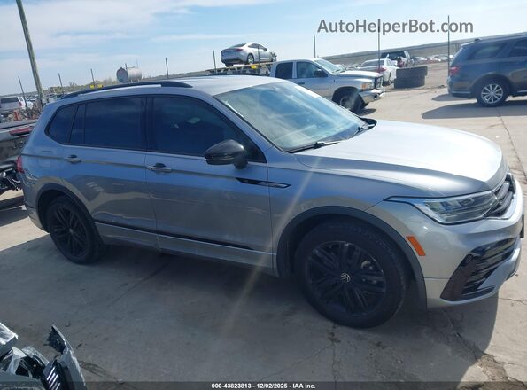 3VVCB7AX8NM021986 2022 VOLKSWAGEN TIGUAN Серебряный Вид задней части салона