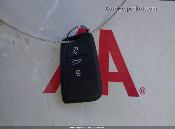 3VVCX7B25PM302621 2023 VOLKSWAGEN TAOS White Vista del salpicadero