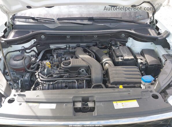 3VVCX7B27NM070181 2022 VOLKSWAGEN TAOS White Rear view