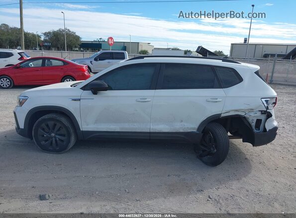 3VVCX7B27NM070181 2022 VOLKSWAGEN TAOS White 360 interior view