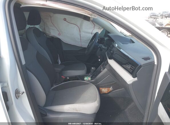 3VVCX7B27NM070181 2022 VOLKSWAGEN TAOS White Front interior view