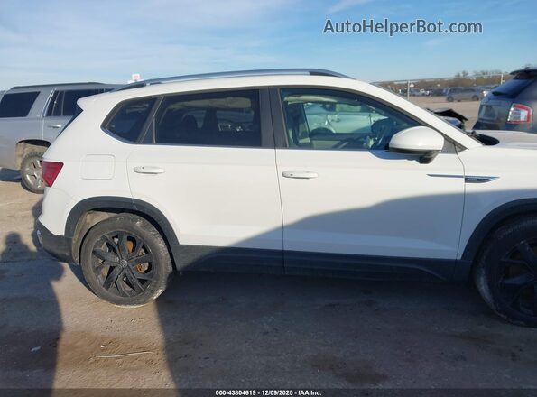 3VVLX7B2XNM023890 2022 VOLKSWAGEN TAOS White Widok wnętrza z tyłu