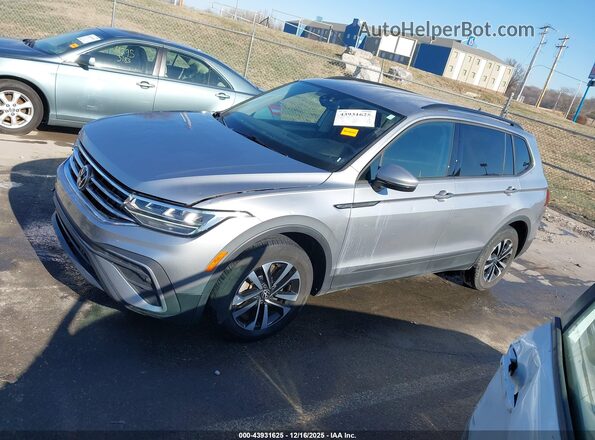 3VVRB7AX8PM106310 2023 VOLKSWAGEN TIGUAN Silver Widok wnętrza 360 stopni