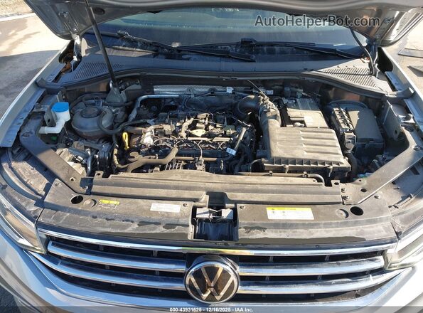 3VVRB7AX8PM106310 2023 VOLKSWAGEN TIGUAN Silver Widok z tyłu