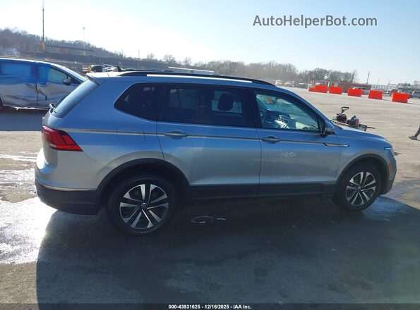 3VVRB7AX8PM106310 2023 VOLKSWAGEN TIGUAN Silver Widok wnętrza z tyłu