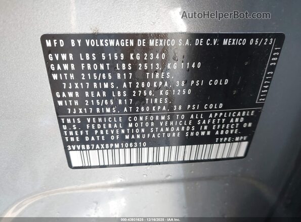 3VVRB7AX8PM106310 2023 VOLKSWAGEN TIGUAN Silver Widok komory silnika