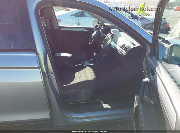 3VVRB7AX8PM106310 2023 VOLKSWAGEN TIGUAN Silver Widok wnętrza z przodu