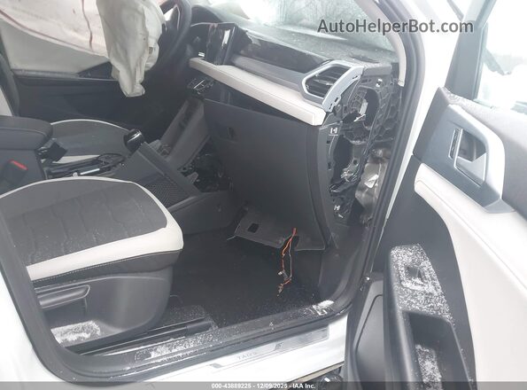 3VVSC7B28SM077756 2025 VOLKSWAGEN TAOS White წინა სალონის ხედი