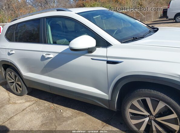 3VVSX7B24RM018900 2024 VOLKSWAGEN TAOS White უკანა სალონის ხედი