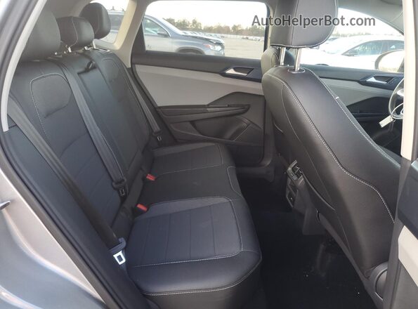 3VVSX7B24RM106295 2024 VOLKSWAGEN TAOS Silver Սալոնի հետևի տեսք