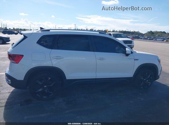 3VVSX7B29RM004846 2024 VOLKSWAGEN TAOS Белый Вид задней части салона