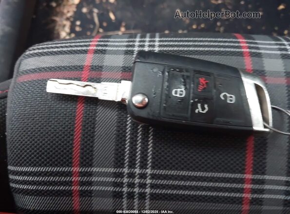 3VW547AU2JM264630 2018 VOLKSWAGEN GOLF Серебряный 