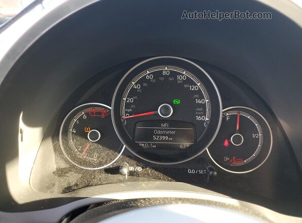 3VW5DAAT0KM506840 2019 VOLKSWAGEN BEETLE White Սարքավորումների վահանակի տեսք
