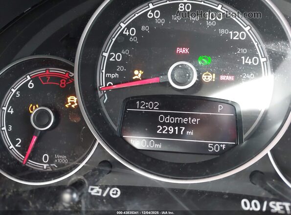 3VW5DAAT3JM516437 2018 VOLKSWAGEN BEETLE White Vista de los asientos traseros