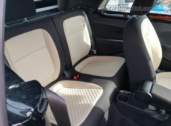 3VW5DAAT8KM503202 2019 VOLKSWAGEN BEETLE White 