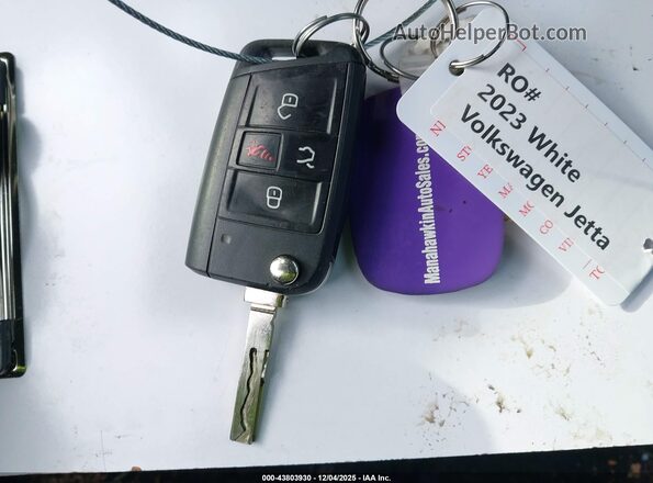 3VWBM7BU7PM054454 2023 VOLKSWAGEN JETTA White Vista del salpicadero