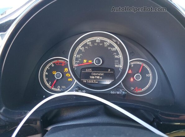 3VWFD7AT2JM719729 2018 VOLKSWAGEN BEETLE Blue Սարքավորումների վահանակի տեսք