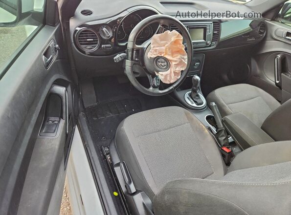 3VWFD7AT3KM714945 2019 VOLKSWAGEN BEETLE White 