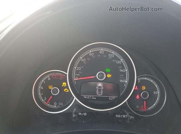 3VWFD7AT4KM706319 2019 VOLKSWAGEN BEETLE Black ხელსაწყოთა პანელის ხედი