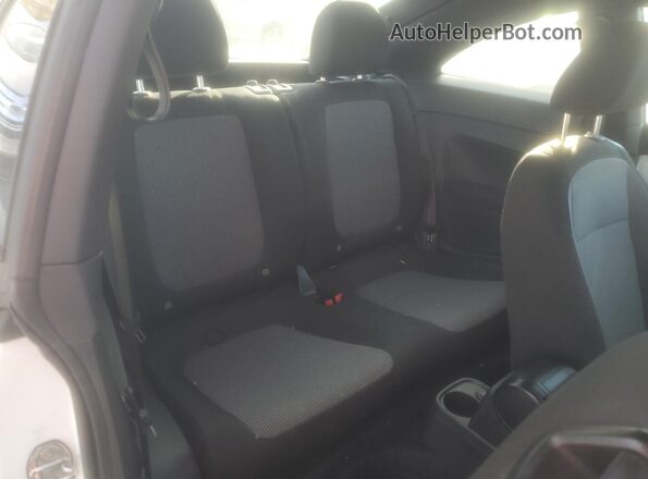 3VWFD7AT5KM707074 2019 VOLKSWAGEN BEETLE White 