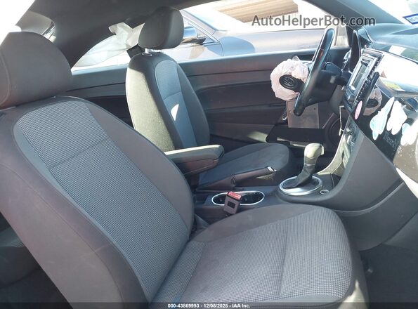 3VWFD7AT7JM709701 2018 VOLKSWAGEN BEETLE Blue Widok wnętrza z przodu