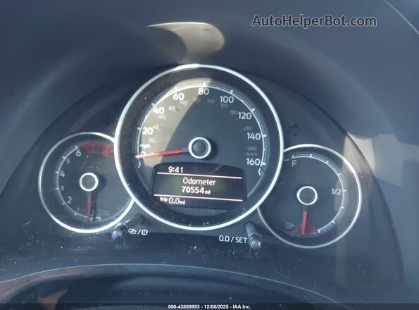 3VWFD7AT7JM709701 2018 VOLKSWAGEN BEETLE Blue Widok tylnych siedzeń