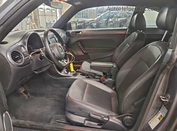 3VWJD7AT0JM728536 2018 VOLKSWAGEN BEETLE Серый 