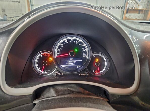 3VWJD7AT0JM728536 2018 VOLKSWAGEN BEETLE Серый 