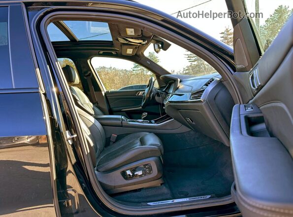 5UXJU4C08M9G37880 2021 BMW X5 Black Rear seats view