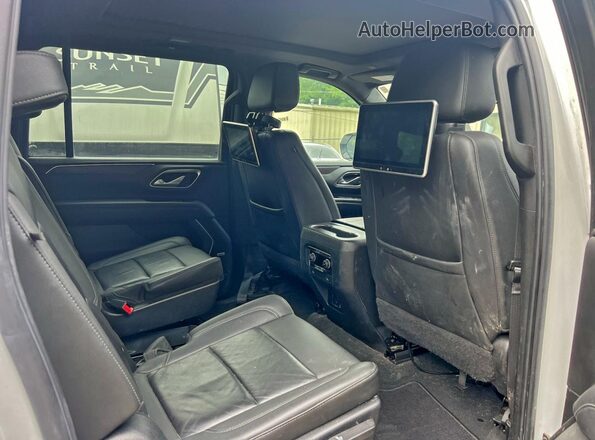 1GNSKDKD6NR150067 2022 CHEVROLET SUBURBAN White Вид салону спереду