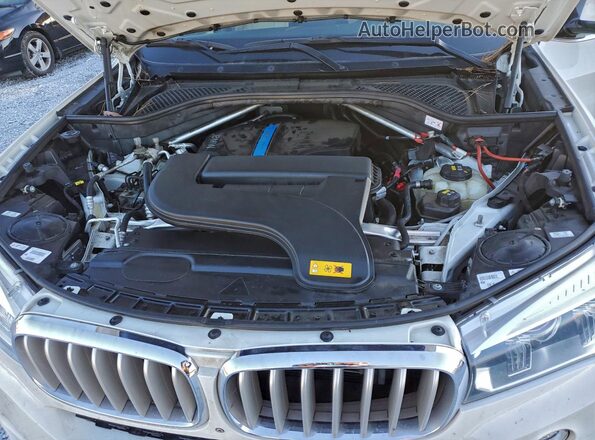 5UXKT0C56J0W02151 2018 BMW X5 White 