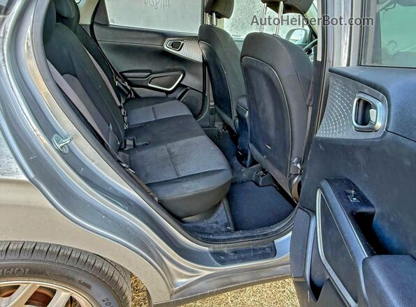 KNDJ23AU8N7826787 2022 KIA SOUL Серый Вид салона спереди