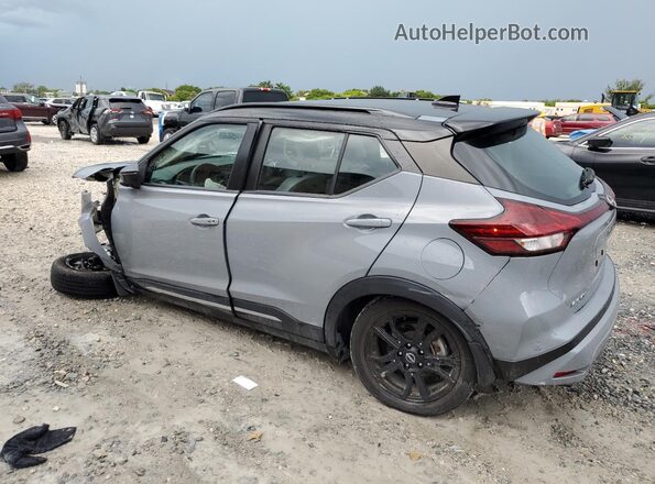 3N1CP5DV4PL489465 2023 NISSAN KICKS Серебряный Задняя правая четверть