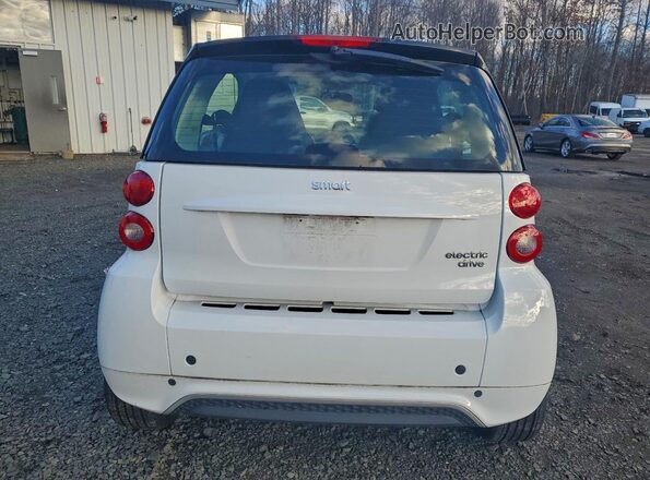 WMEEJ9AA9GK842074 2016 SMART FORTWO White Widok wnętrza z przodu