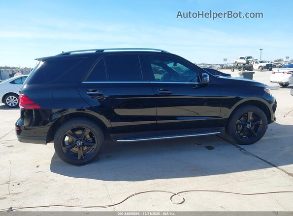 4JGDA0EB8GA685518 2016 MERCEDES-BENZ GLE 300D Black Vista interior trasera