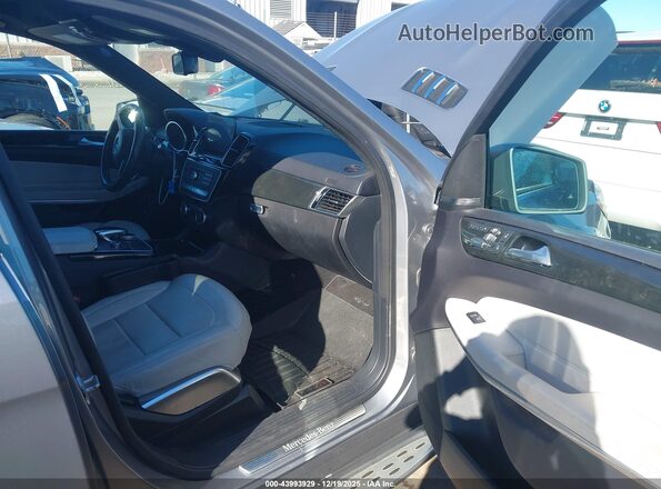 4JGDF7DE5HA772400 2017 MERCEDES-BENZ GLS 550 Gray Widok wnętrza z przodu