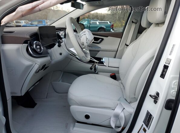 4JGGM1CBXSA069230 2025 MERCEDES-BENZ EQE White Вид салону спереду