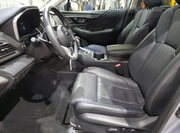 4S4BTANC5R3255355 2024 SUBARU OUTBACK Silver Вид салону спереду