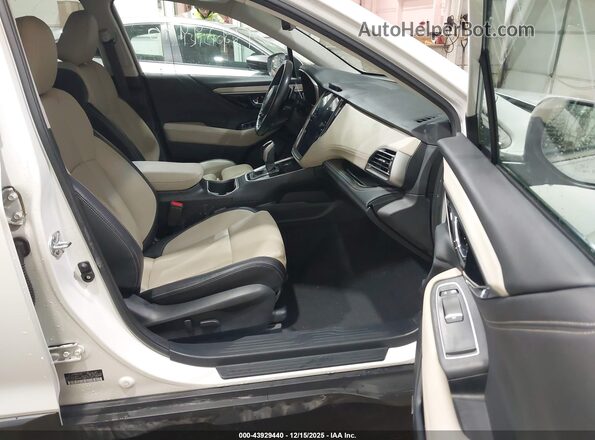 4S4BTANC9M3173752 2021 SUBARU OUTBACK White Widok wnętrza z przodu