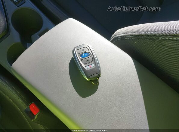 4S4GUHD66T3706601 2026 SUBARU CROSSTREK Green Vista del salpicadero