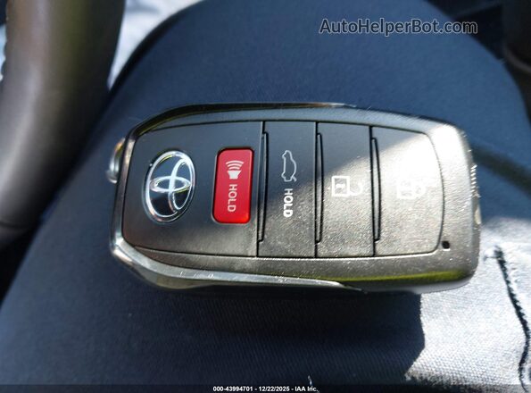 4T1DAACK1TU657996 2026 TOYOTA CAMRY Серебряный Вид панели приборов