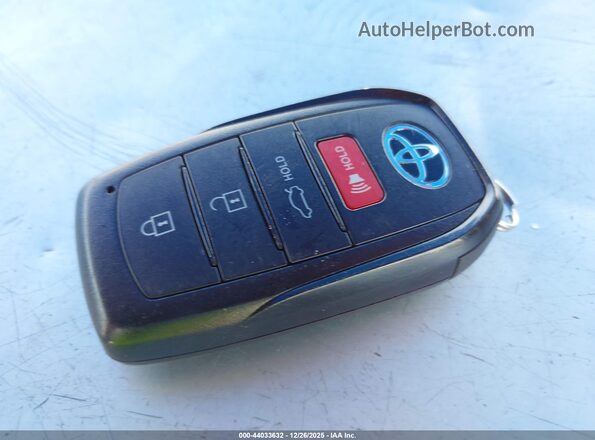 4T1DAACK4TU661640 2026 TOYOTA LE Черный Вид панели приборов