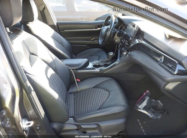 4T1G11AK0NU661167 2022 TOYOTA CAMRY Gray Вид салону спереду
