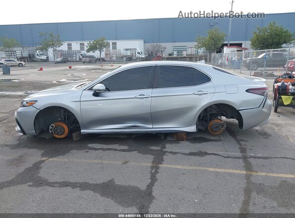 4T1G11AK3NU645755 2022 TOYOTA CAMRY Silver Widok wnętrza 360 stopni