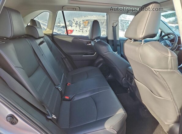 4T3D6RFV2RU162986 2024 TOYOTA LIMITED Silver Vista interior trasera