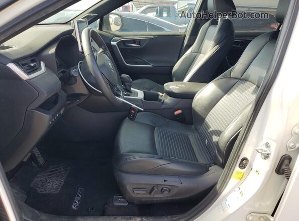 4T3E6RFV6NU072139 2022 TOYOTA RAV4 White Widok wnętrza z przodu