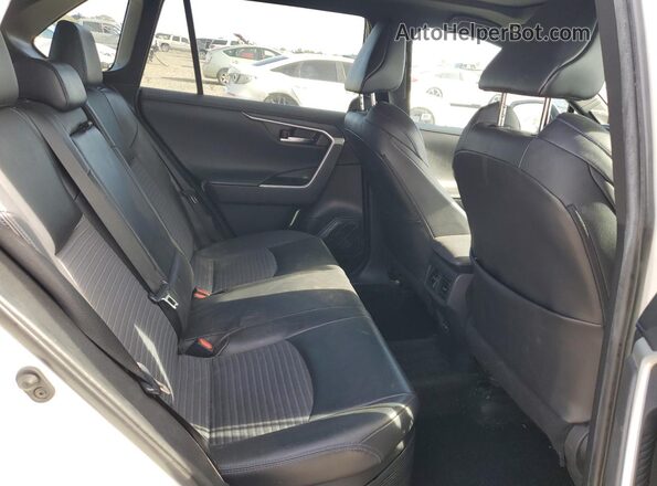 4T3E6RFV6NU072139 2022 TOYOTA RAV4 White Widok tylnych siedzeń