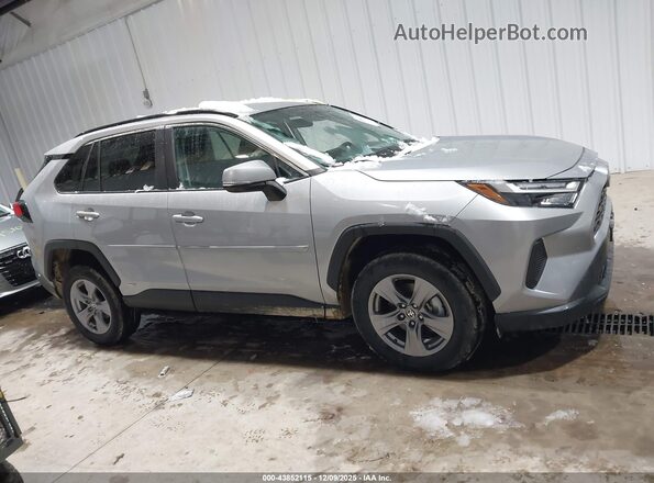 4T3RWRFV2NU069529 2022 TOYOTA LE Silver Вид задньої частини салону